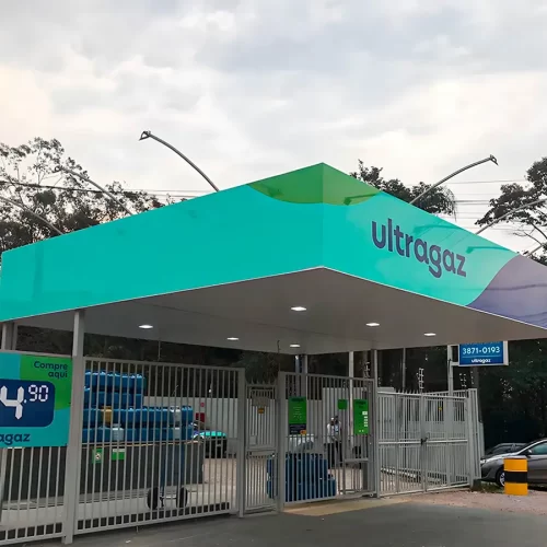 Fachada com Cobertura de PVC - Fachada Posto