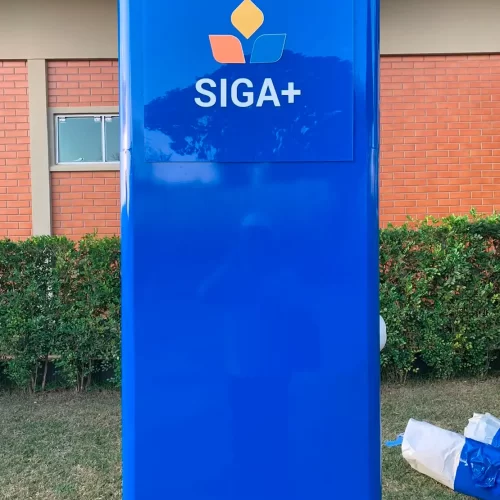 Totem em ACM - Adesivado